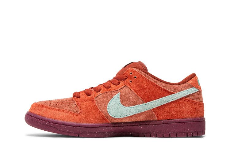 Nike SB Dunk Low Mystic Red